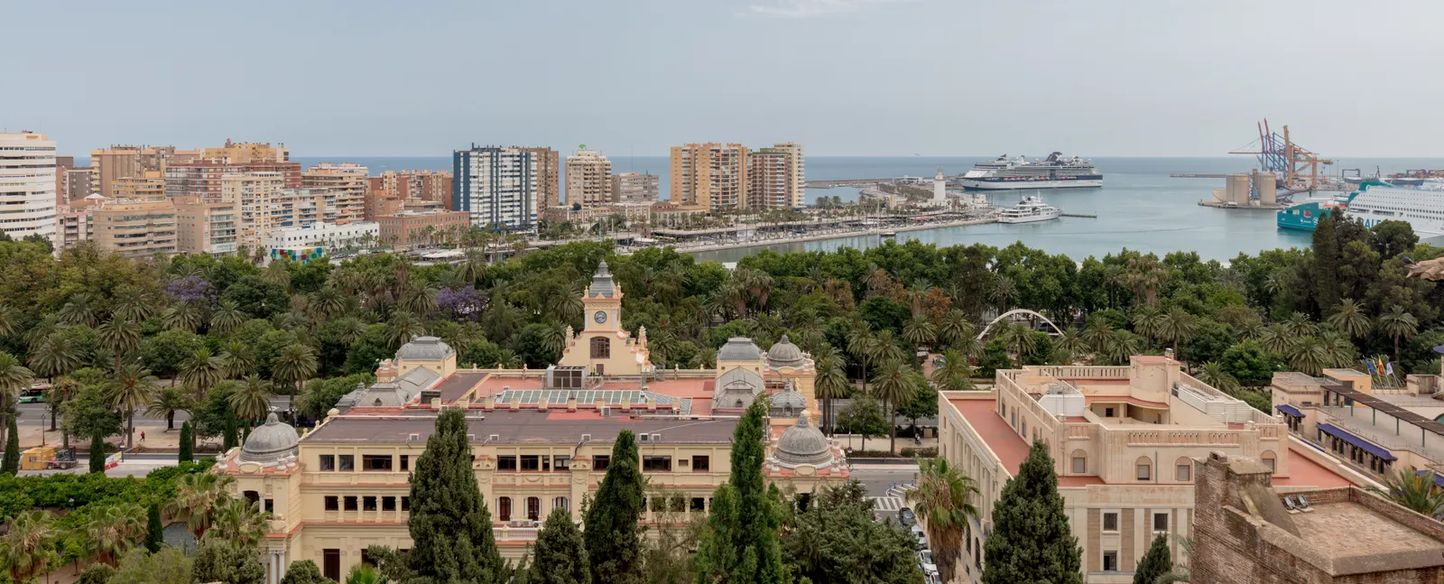 Málaga's centre and port seen from the Alcazaba